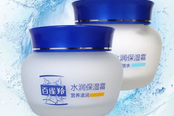 保濕面霜和補水面霜有什么區(qū)別 保濕面霜可以收縮毛孔嗎 保濕面霜和補水面霜有什么區(qū)別 保濕面霜可以收縮毛孔嗎