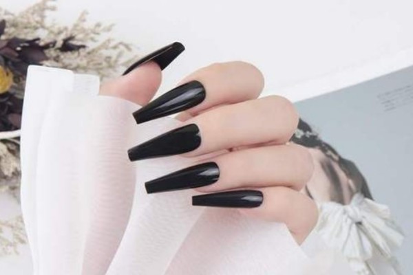 美甲亮油和封層的區(qū)別 美甲亮油有什么作用 美甲亮油和封層的區(qū)別 美甲亮油有什么作用