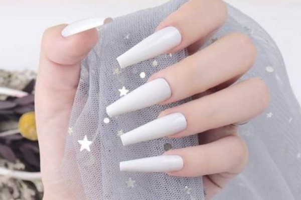 美甲亮油和封層的區(qū)別 美甲亮油有什么作用 美甲亮油和封層的區(qū)別 美甲亮油有什么作用