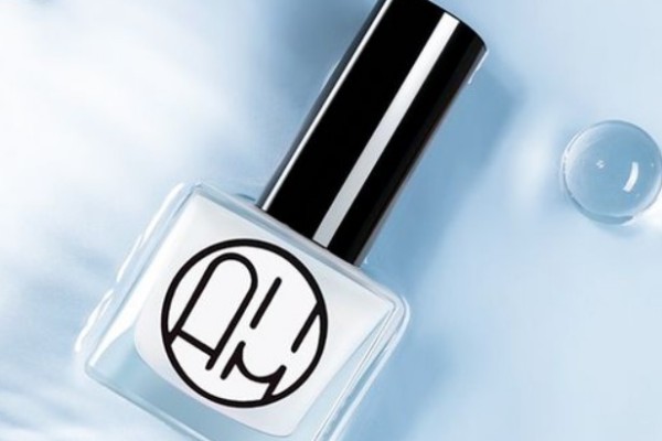 護(hù)甲油什么時(shí)候涂 護(hù)甲油可以當(dāng)?shù)子褪褂脝?></a>
      <p class=