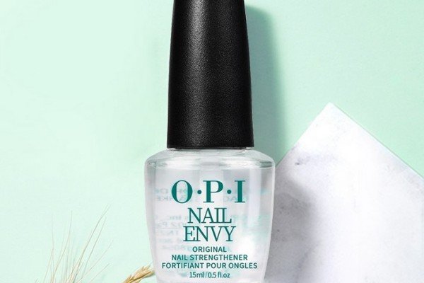 護甲油和營養(yǎng)油的區(qū)別 護甲油可以當(dāng)指甲油用嗎 護甲油和營養(yǎng)油的區(qū)別 護甲油可以當(dāng)指甲油用嗎