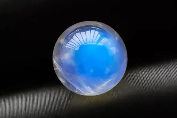 月光石怎么辨別真假 月光石會(huì)發(fā)光嗎 月光石怎么辨別真假 月光石會(huì)發(fā)光嗎