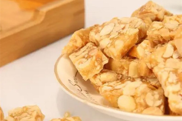 花生糖是酸性還是堿性 花生糖吃多了會(huì)得糖尿病嗎 花生糖是酸性還是堿性 花生糖吃多了會(huì)得糖尿病嗎