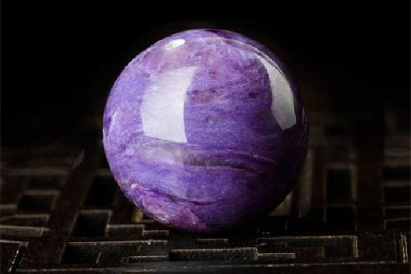 紫龍晶跟紫水晶有什么區(qū)別 紫龍晶和紫水晶哪個貴 紫龍晶跟紫水晶有什么區(qū)別 紫龍晶和紫水晶哪個貴