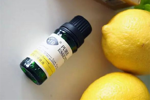 檸檬精油的用法用量 檸檬精油可以天天擦臉嗎 檸檬精油的用法用量 檸檬精油可以天天擦臉嗎