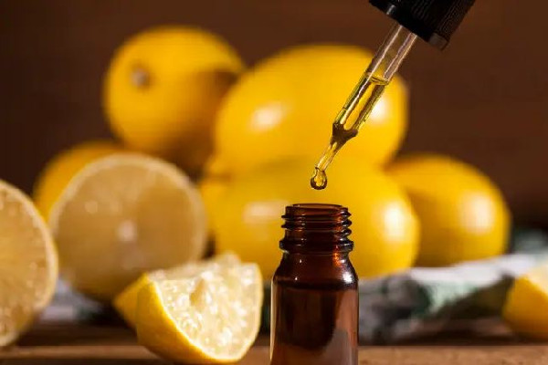 檸檬精油的功效和作用 檸檬精油可以祛痘嗎 檸檬精油的功效和作用 檸檬精油可以祛痘嗎