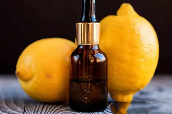 檸檬精油要稀釋嗎 檸檬精油怎么用在臉上 檸檬精油要稀釋嗎 檸檬精油怎么用在臉上