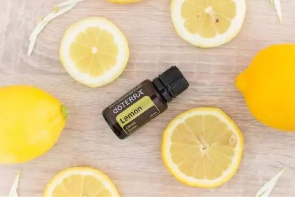 檸檬精油要稀釋嗎 檸檬精油怎么用在臉上 檸檬精油要稀釋嗎 檸檬精油怎么用在臉上