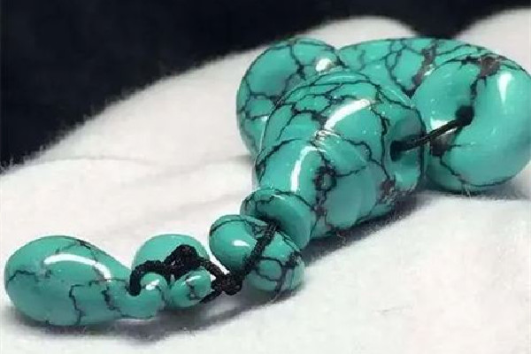 綠松石什么顏色才是最好的 綠松石買綠色還是藍(lán)色 綠松石什么顏色才是最好的 綠松石買綠色還是藍(lán)色