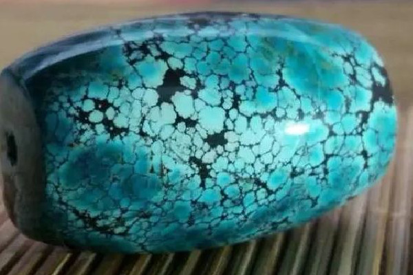 綠松石適合什么屬相戴 綠松石戴左手還是右手 綠松石適合什么屬相戴 綠松石戴左手還是右手