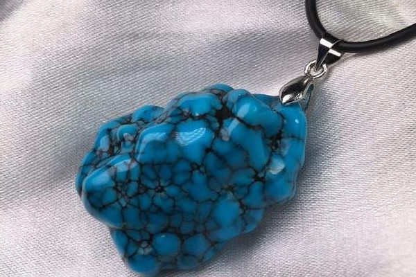 綠松石什么顏色才是最好的 綠松石買綠色還是藍(lán)色 綠松石什么顏色才是最好的 綠松石買綠色還是藍(lán)色