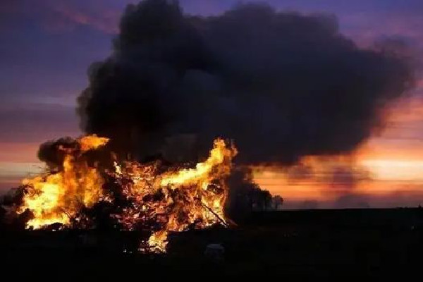 將妻子送出火場(chǎng)再救兒子時(shí)父子倆遇難 火場(chǎng)逃生的方法有哪些 將妻子送出火場(chǎng)再救兒子時(shí)父子倆遇難 火場(chǎng)逃生的方法有哪些