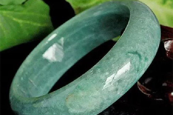 豆種翡翠和糯種翡翠哪個(gè)好 豆種翡翠和糯種翡翠的區(qū)分 豆種翡翠和糯種翡翠哪個(gè)好 豆種翡翠和糯種翡翠的區(qū)分