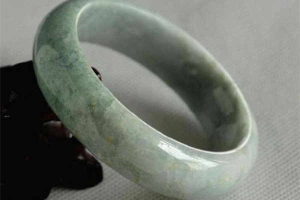 豆種翡翠屬于什么檔次 豆種翡翠手鐲多少錢 豆種翡翠屬于什么檔次 豆種翡翠手鐲多少錢