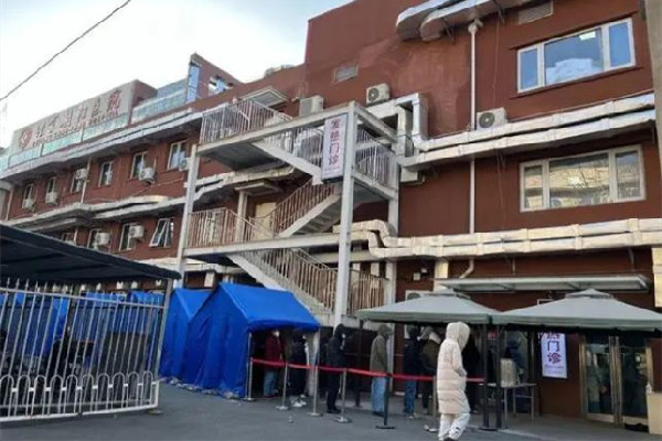 患者激增醫(yī)護(hù)人員大面積感染 發(fā)燒要補(bǔ)充電解質(zhì)嗎