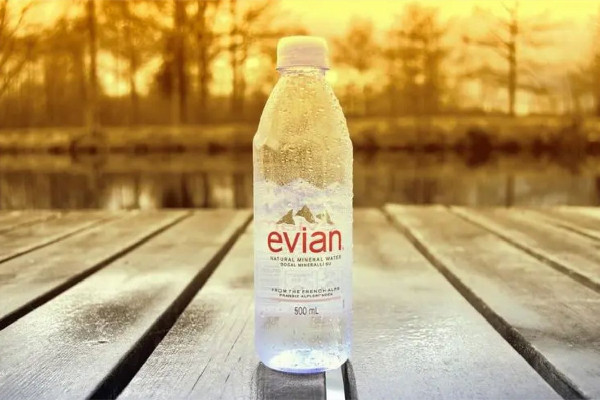 礦泉水和純凈水哪個(gè)適合長(zhǎng)期飲用 礦泉水哪個(gè)牌子水質(zhì)好 礦泉水和純凈水哪個(gè)適合長(zhǎng)期飲用 礦泉水哪個(gè)牌子水質(zhì)好