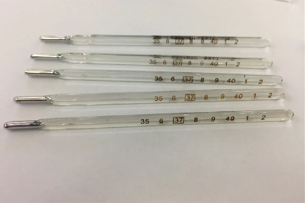 水銀體溫計(jì)腋下量多久 水銀體溫計(jì)夾久了度數(shù)會(huì)高嗎 水銀體溫計(jì)腋下量多久 水銀體溫計(jì)夾久了度數(shù)會(huì)高嗎
