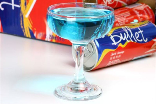 運(yùn)動(dòng)飲料是運(yùn)動(dòng)前喝還是運(yùn)動(dòng)后喝 運(yùn)動(dòng)飲料什么時(shí)候喝效果最好 運(yùn)動(dòng)飲料是運(yùn)動(dòng)前喝還是運(yùn)動(dòng)后喝 運(yùn)動(dòng)飲料什么時(shí)候喝效果最好