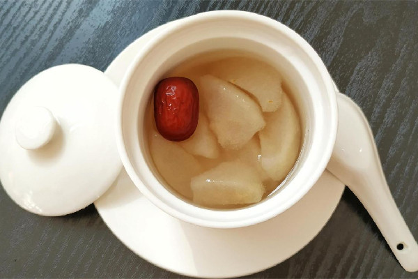 梨子煮水用雪梨還是香梨好 梨子煮水用什么梨 梨子煮水用雪梨還是香梨好 梨子煮水用什么梨