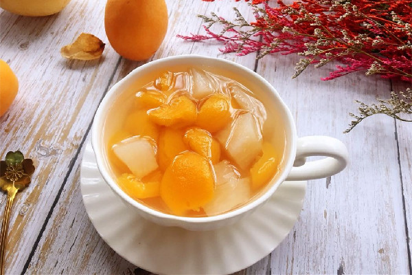 梨子煮水用雪梨還是香梨好 梨子煮水用什么梨 梨子煮水用雪梨還是香梨好 梨子煮水用什么梨