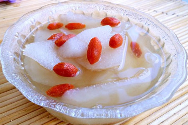 梨子煮水喝還是直接吃好 梨子煮水的做法 梨子煮水喝還是直接吃好 梨子煮水的做法