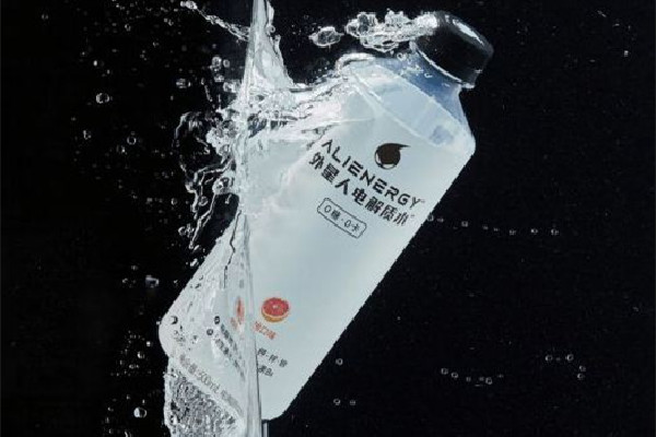 外星人電解質(zhì)水可以當(dāng)水喝嗎 外星人電解質(zhì)水適合什么人喝 外星人電解質(zhì)水可以當(dāng)水喝嗎 外星人電解質(zhì)水適合什么人喝