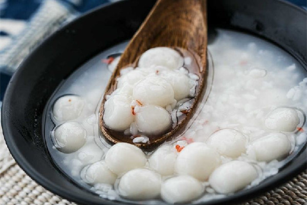 米酒湯圓放白糖好還是紅糖好 米酒湯圓做出來(lái)怎么是酸的