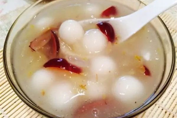 米酒湯圓放白糖好還是紅糖好 米酒湯圓做出來(lái)怎么是酸的