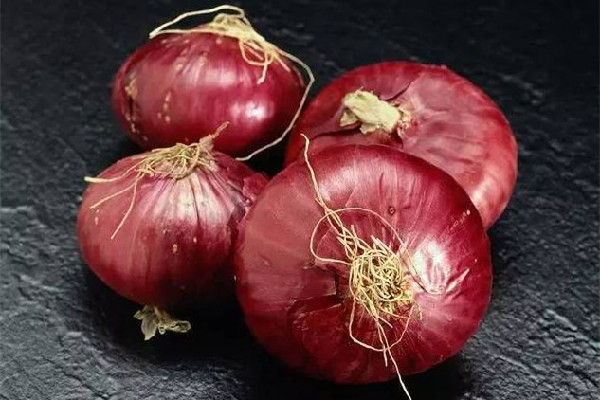 女子一家三口發(fā)燒用洋蔥退熱成功 洋蔥可以退燒嗎 女子一家三口發(fā)燒用洋蔥退熱成功 洋蔥可以退燒嗎