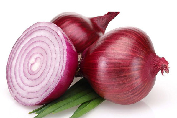 女子一家三口發(fā)燒用洋蔥退熱成功 洋蔥可以退燒嗎 女子一家三口發(fā)燒用洋蔥退熱成功 洋蔥可以退燒嗎