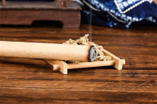 艾條怎么分辨好壞 艾條有煙的好還是沒(méi)煙的好