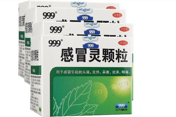 999感冒靈顆粒什么時候吃比較好 999感冒靈顆?？梢钥崭购葐?></p><h3>999感冒靈顆?？梢钥崭购葐?/h3><p>三九感冒靈顆粒可以空腹飲用，開水沖服，但是對于部分患者存在一些胃腸道疾病的，應(yīng)注意盡量避免空腹飲用。由于三九感冒靈，可能會引起一些胃腸道反應(yīng)，因此應(yīng)對于存在胃腸疾病的患者，避免空腹飲用。</p><p>在臨床中，三九感冒靈顆粒主要是用于解熱鎮(zhèn)痛，對于一些感冒引起的頭痛、發(fā)熱、鼻塞、流涕、咽痛有作用。在臨床中可以引起一些不良反應(yīng)，特別是對于一些合并有肝腎功能異常的患者應(yīng)注意。</p><p style=