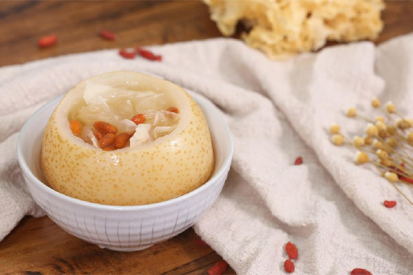 冰糖燉雪梨梨子要削皮嗎 冰糖燉雪梨怎么做止咳效果好 冰糖燉雪梨梨子要削皮嗎 冰糖燉雪梨怎么做止咳效果好