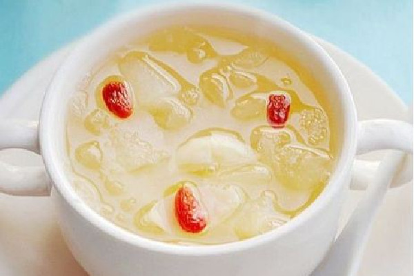 冰糖燉雪梨梨子要削皮嗎 冰糖燉雪梨怎么做止咳效果好 冰糖燉雪梨梨子要削皮嗎 冰糖燉雪梨怎么做止咳效果好