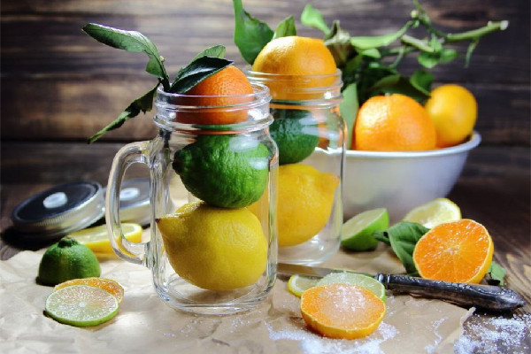 檸檬吃新鮮的好還是干的好 檸檬可以放保溫杯里泡嗎 檸檬吃新鮮的好還是干的好 檸檬可以放保溫杯里泡嗎