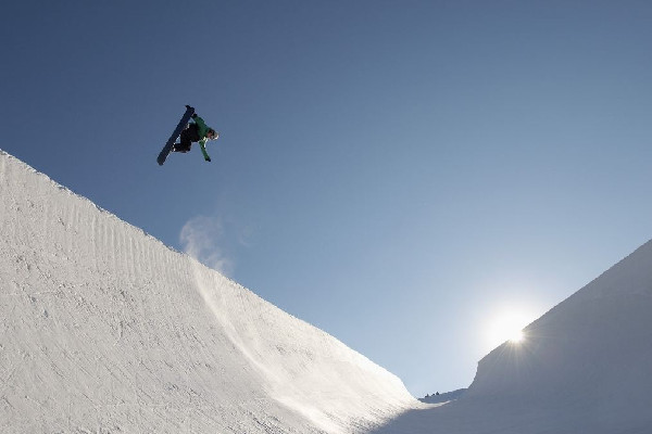 滑雪不會(huì)剎車女生一路靠吼下坡 滑雪需要戴什么東西 滑雪不會(huì)剎車女生一路靠吼下坡 滑雪需要戴什么東西