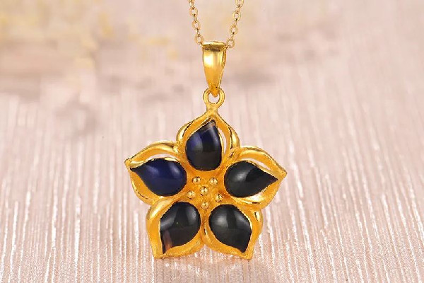 黃金吊墜是空心的好還是實(shí)心的好 黃金吊墜是按克賣(mài)嗎 黃金吊墜是空心的好還是實(shí)心的好 黃金吊墜是按克賣(mài)嗎