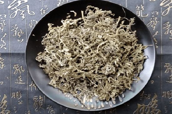 艾草用沸水煮才能用嗎 艾草用開(kāi)水煮好還是溫水泡好