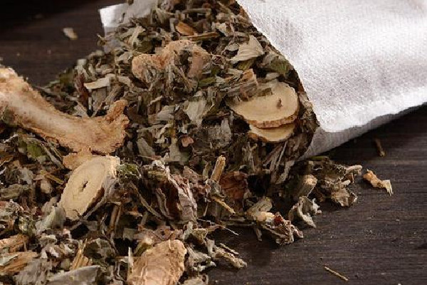 艾草什么時(shí)候采摘最好 艾草泡水喝有什么功效和作用 艾草什么時(shí)候采摘最好 艾草泡水喝有什么功效和作用