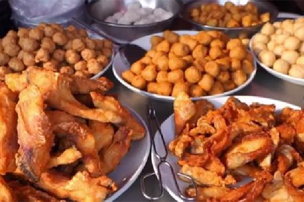 武漢66歲太婆一天炸3000個(gè)圓子 炸圓子怎么做酥脆好吃竅門(mén) 武漢66歲太婆一天炸3000個(gè)圓子 炸圓子怎么做酥脆好吃竅門(mén)