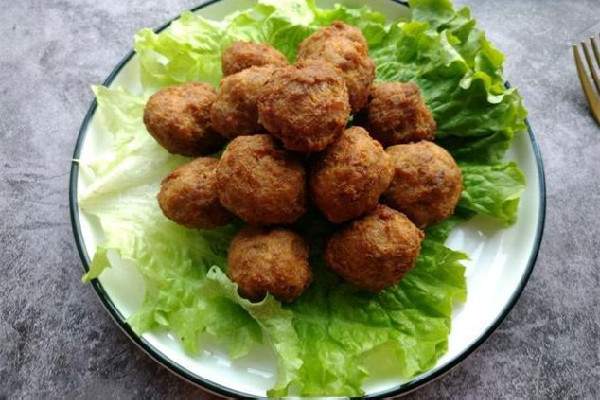 武漢66歲太婆一天炸3000個(gè)圓子 炸圓子怎么做酥脆好吃竅門(mén) 武漢66歲太婆一天炸3000個(gè)圓子 炸圓子怎么做酥脆好吃竅門(mén)