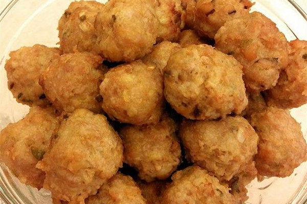 武漢66歲太婆一天炸3000個(gè)圓子 炸圓子怎么做酥脆好吃竅門(mén) 武漢66歲太婆一天炸3000個(gè)圓子 炸圓子怎么做酥脆好吃竅門(mén)