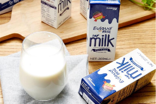 全脂牛奶會發(fā)胖嗎 全脂牛奶的脂肪含量 全脂牛奶會發(fā)胖嗎 全脂牛奶的脂肪含量