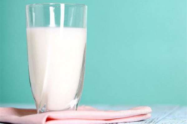 全脂牛奶要加熱喝嗎 全脂牛奶加熱后會損失蛋白質(zhì)嗎 全脂牛奶要加熱喝嗎 全脂牛奶加熱后會損失蛋白質(zhì)嗎