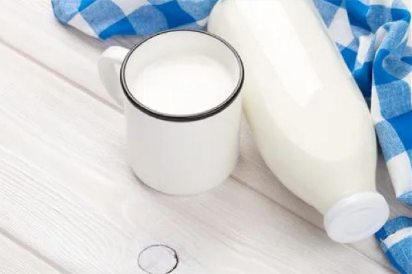 全脂牛奶適合小孩子嗎 全脂牛奶多大寶寶可以喝 全脂牛奶適合小孩子嗎 全脂牛奶多大寶寶可以喝