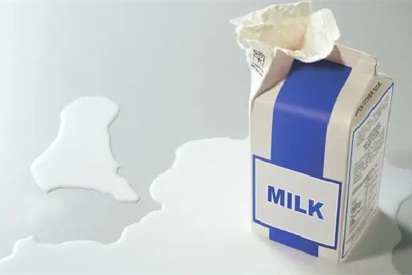 全脂牛奶有沉淀物正常嗎 全脂牛奶放久了為什么凝固 全脂牛奶有沉淀物正常嗎 全脂牛奶放久了為什么凝固