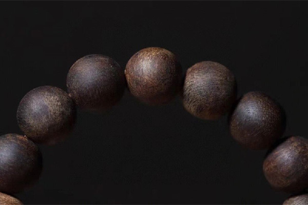 沉香手串對人體有什么好處 沉香手串有什么寓意 沉香手串對人體有什么好處 沉香手串有什么寓意