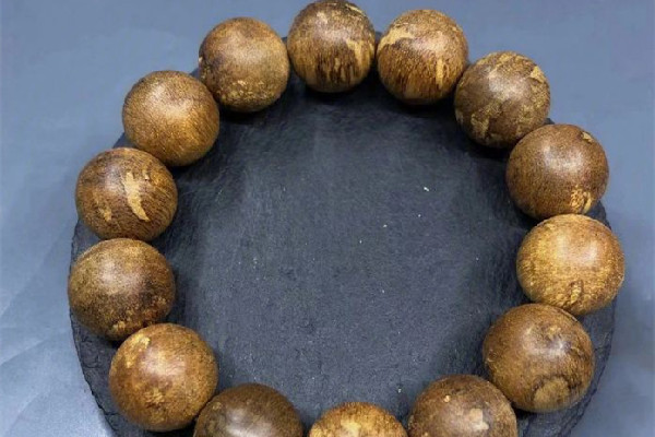 沉香手串對人體有什么好處 沉香手串有什么寓意 沉香手串對人體有什么好處 沉香手串有什么寓意