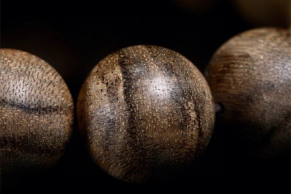 沉香手串和檀香手串哪個好 沉香手串和檀香手串的區(qū)別 沉香手串和檀香手串哪個好 沉香手串和檀香手串的區(qū)別