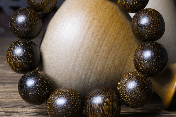 沉香手串一般多少顆珠子 沉香手串戴在哪個手上 沉香手串一般多少顆珠子 沉香手串戴在哪個手上